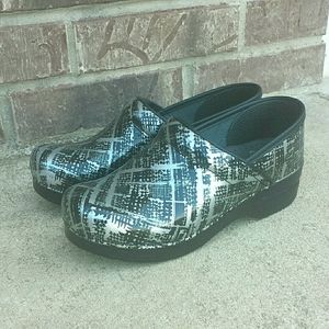 Blk & Silver Dansko Clogs EUC